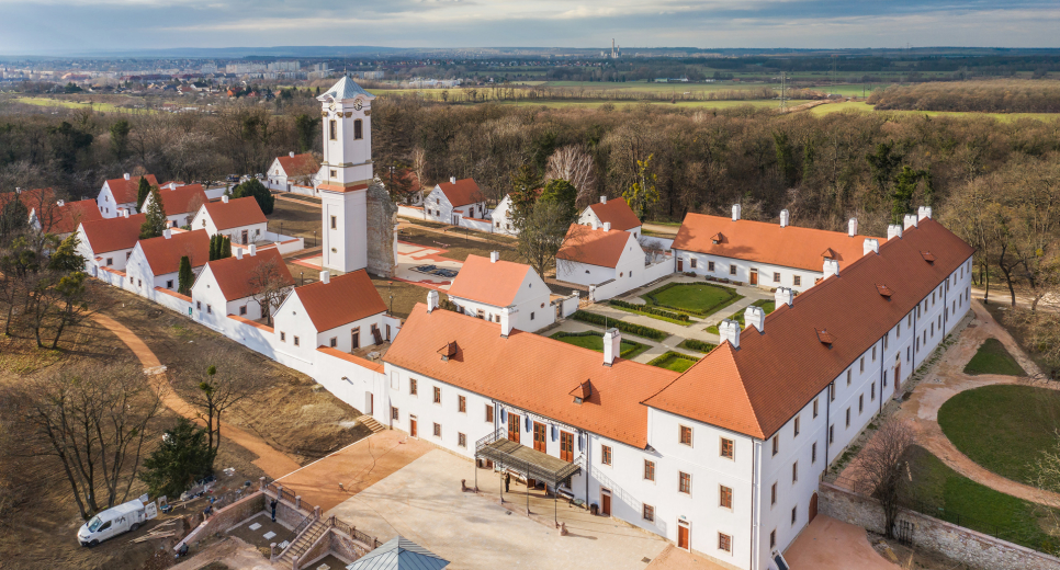 Kirchen, Klöstern